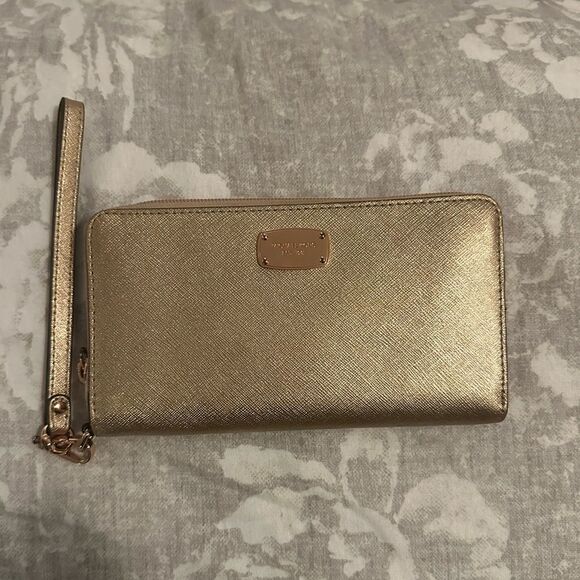 Michael Kors Gold Wallet - Picture 1 of 3